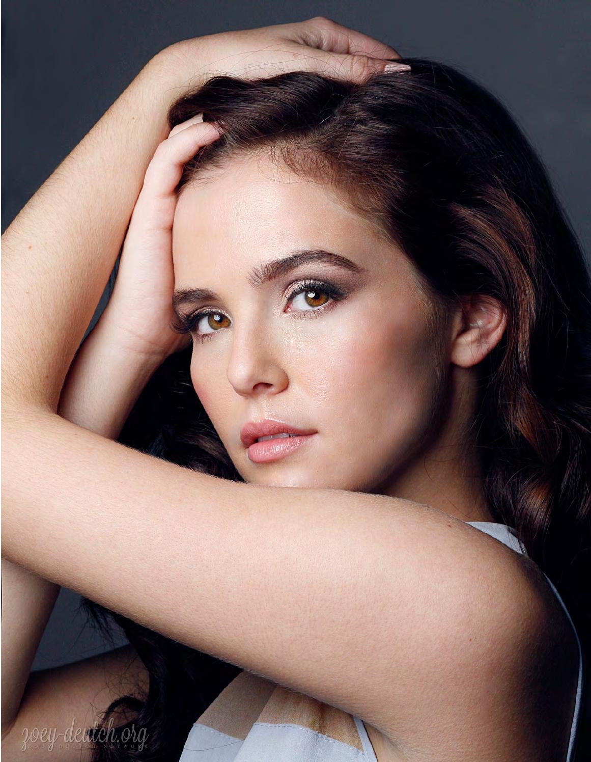 1161x1496  1080x1920 / 1080x1920 Zoey Deutch, знаменитости, девушки, монохромные, черно -белые обои для iPhone - Coolwallpapers.me!
