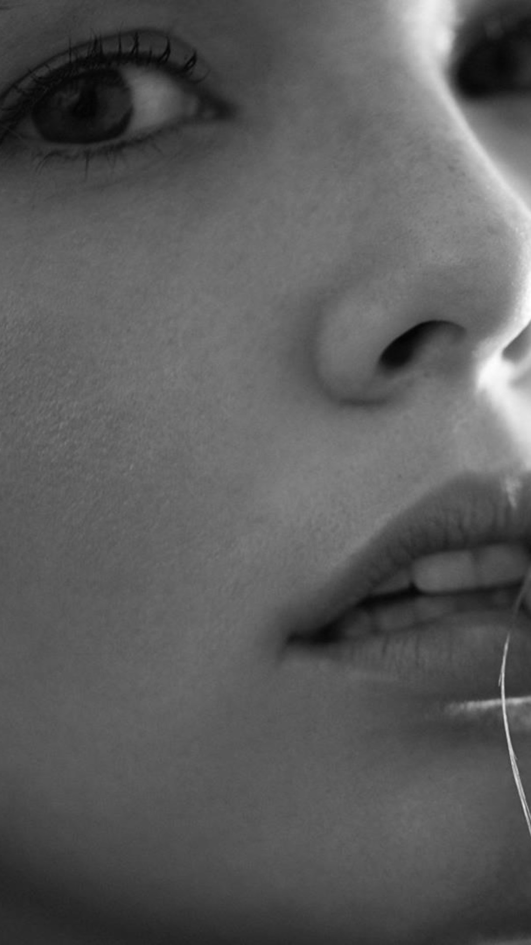 1080x1920  Обои Zoey Deutch - пещера обоев