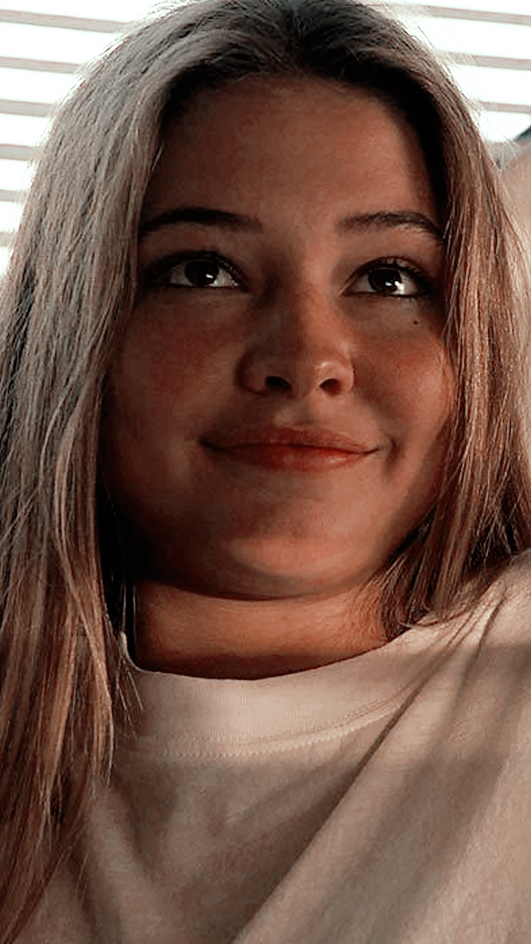 750x1334  Мадлен Клин на 3 -м сезоне «Внешние банки», «По слухам, парень и фильмы» \ U0026 TV Future