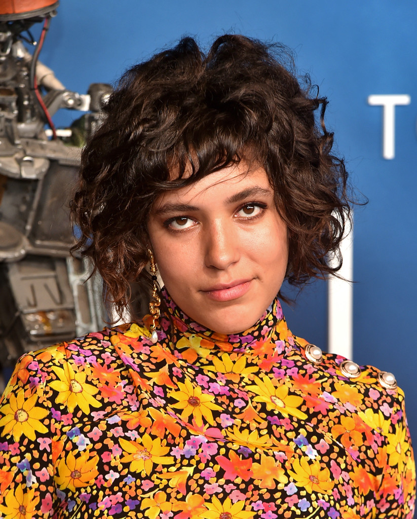 823x1024  Чарльби Дин - Фотографии Чарльби Дин - Зимбио