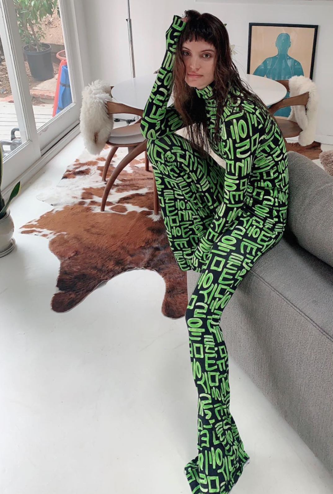 1074x1592  Треугольник грусти де Рубен Остлунд (2022) - Unifrance