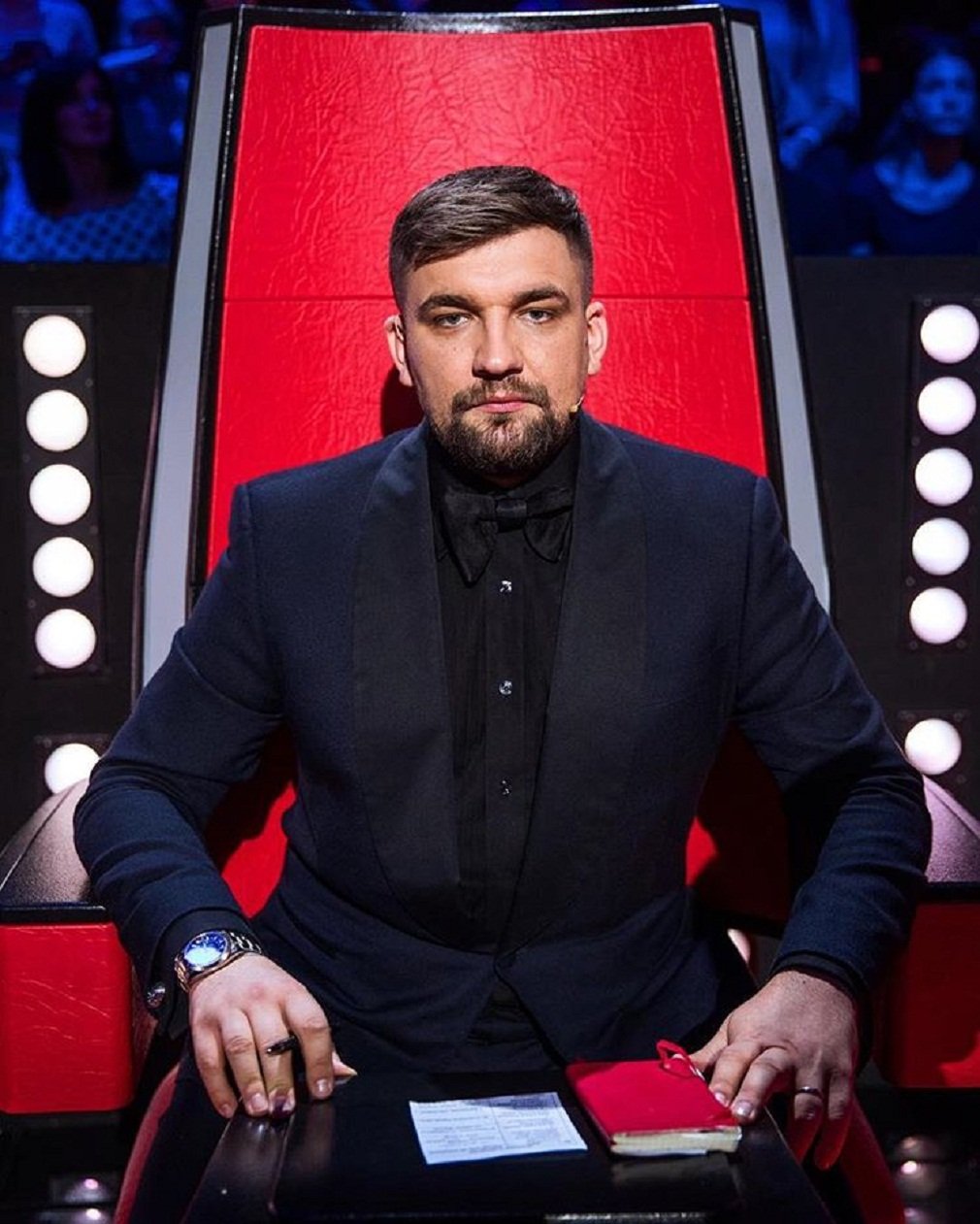 1010x1261  Рэпер Баста исполнил новогоднее желание девушки