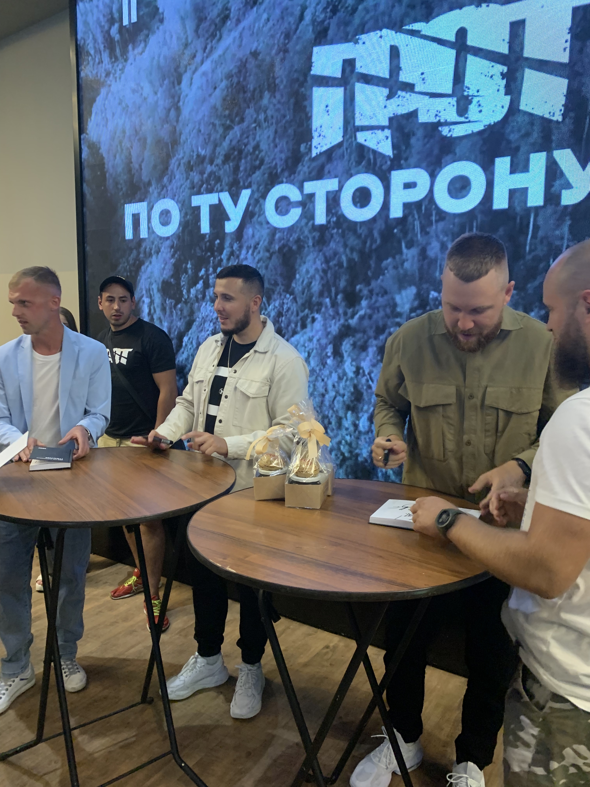 2048x2731  Я приеду без повода, или где мой человек? | Пикабу