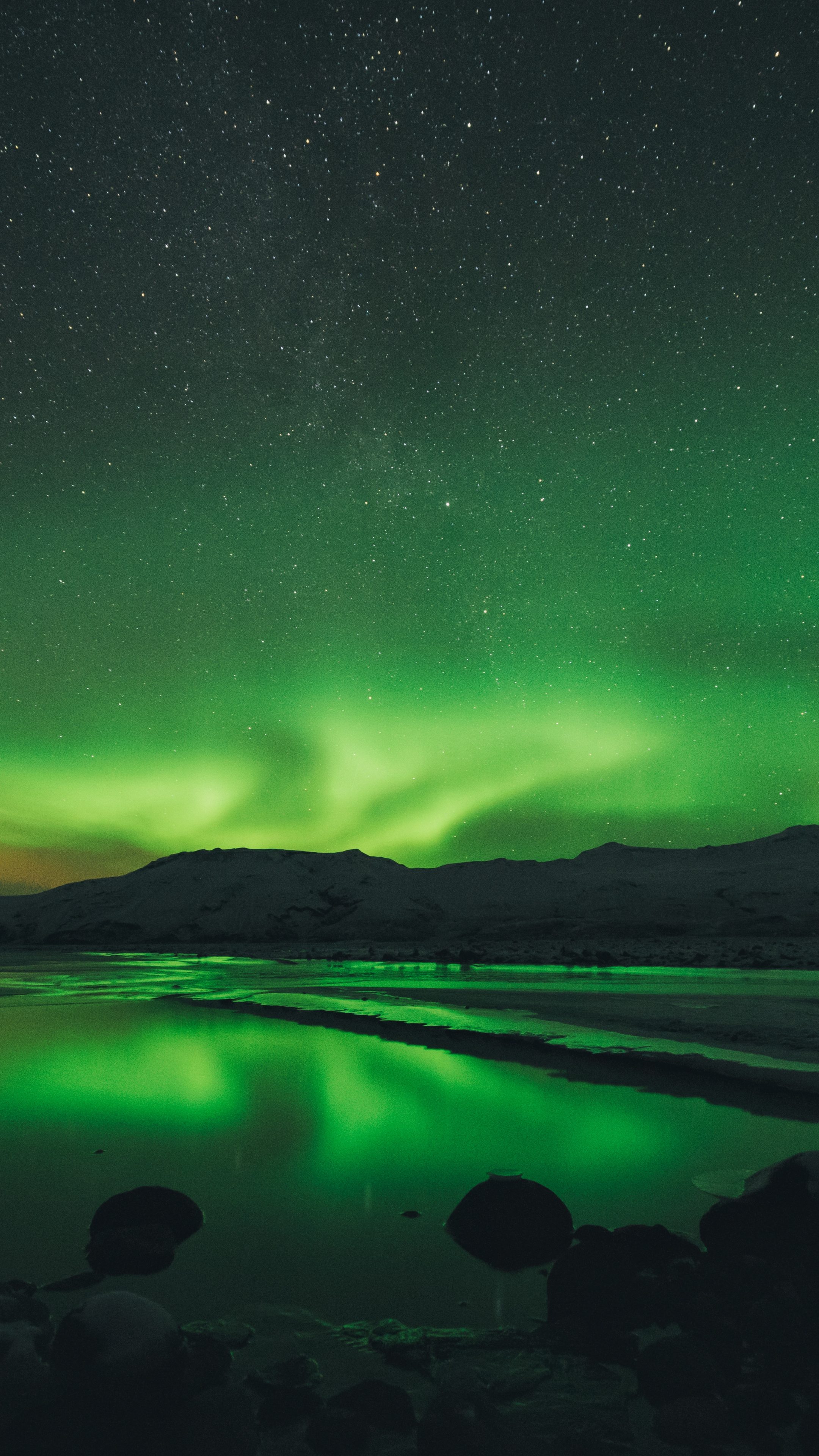 2160x3840  Aurora Borealis 6K UHD обои