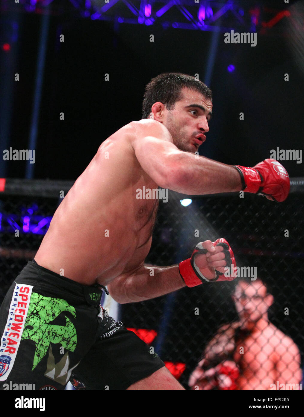 1015x1390  Sport MMA News Hi -Res stock Photography и Images - стр. 7 - Алами