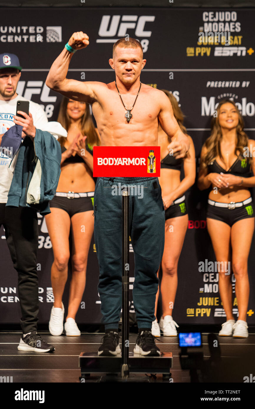 866x1390  Хирургия, троллинг в социальных сетях и отмены борьбы: целая график соперничества Петра Яна против Стерлинга