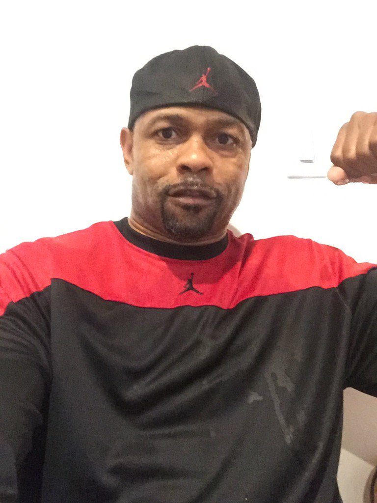 768x1024  Фотография Eusebio подписано - все Звездные подписи