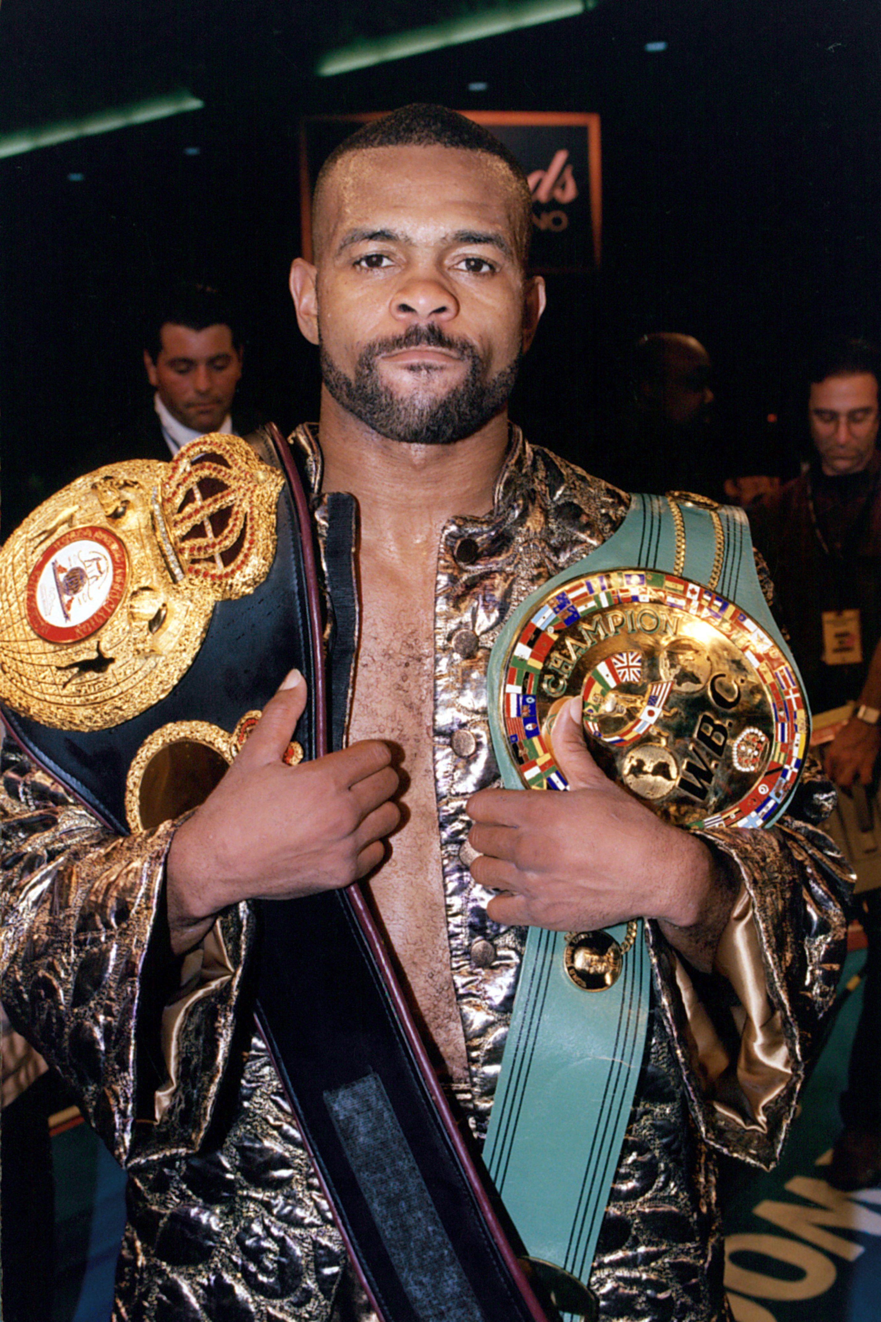 2856x4283  1209507 Простой фон, Манчестер, Футбол, Красный Дьявол, Адидас, Манчестер Юнайтед, Логотип - Редкая галерея HD Обои обои