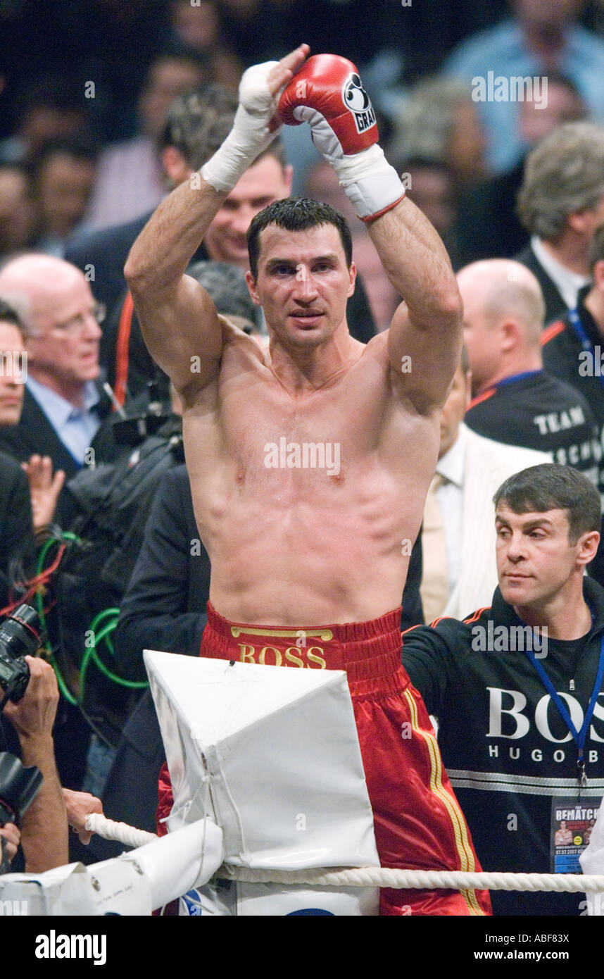 858x1390  Украинские братья Владимир Витали Кличко -фотос Ун -Билдматериал в Хохер Ауфёснг -Алами