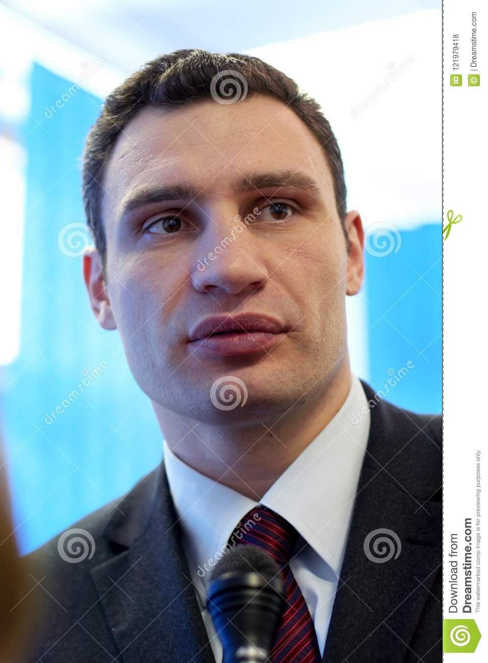 957x1300  Hayden Panettiere Short Pelo vladimir Klitschko imágenes pelo por lionello42 | Imágenes Españoles Imágenes