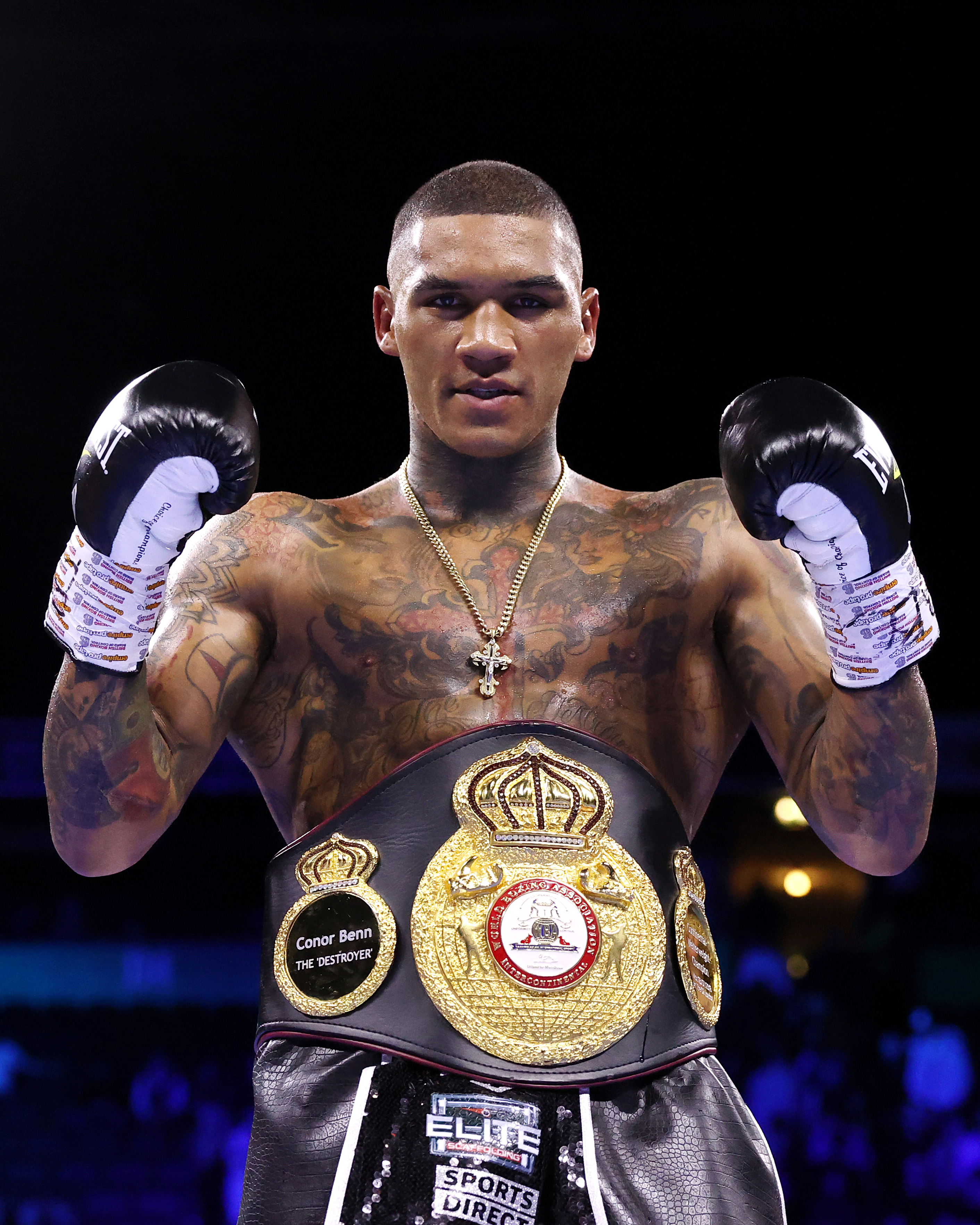 2823x3529  Флойд Мэйуэзер швыряет после того, как Леброн Джеймс избивает его, чтобы наградить