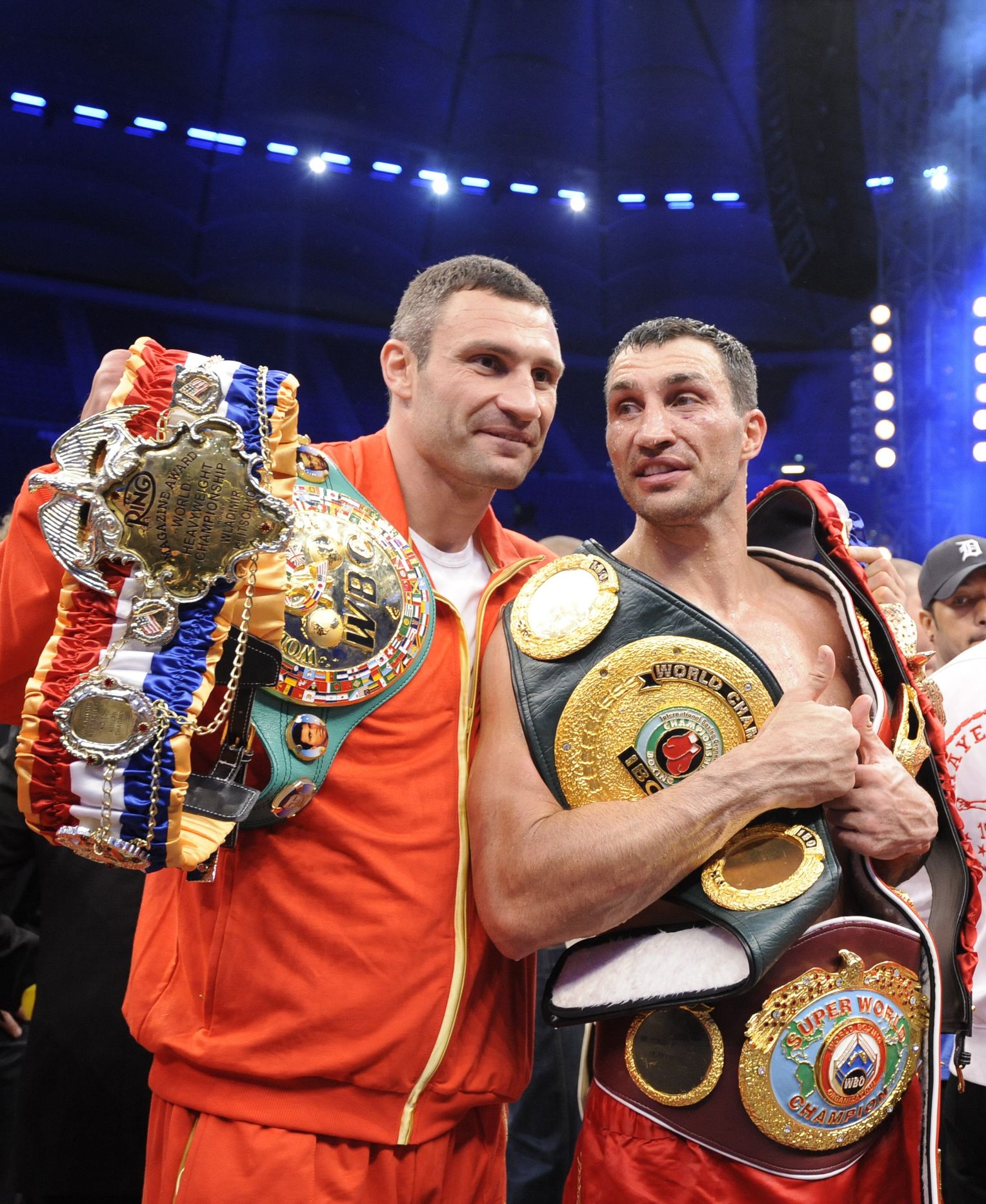 1528x1865  Кличко [DVD]: Amazon.de: Ламон Брюстер, Крис Берд, Бернд Бэснте, Перлман Хикс, Дон Кинг, Надешда Ульджанауна Кличко, Наталья Клицчко, Витали Кличко, Владимир Клицко, Коэбар-Фарс-Пайан. луча