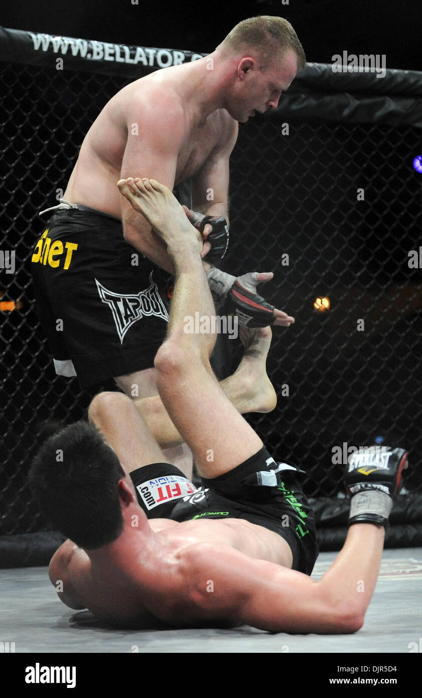 841x1390  Смотреть Bellator MMA Live Season 9 | Главное видео