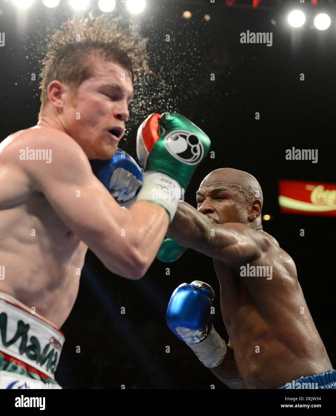 1125x1390  Canelo vs Angulo iPhone x обои | Боксерские изображения, Саул Канело Альварес, тренировочная ношение мужчин