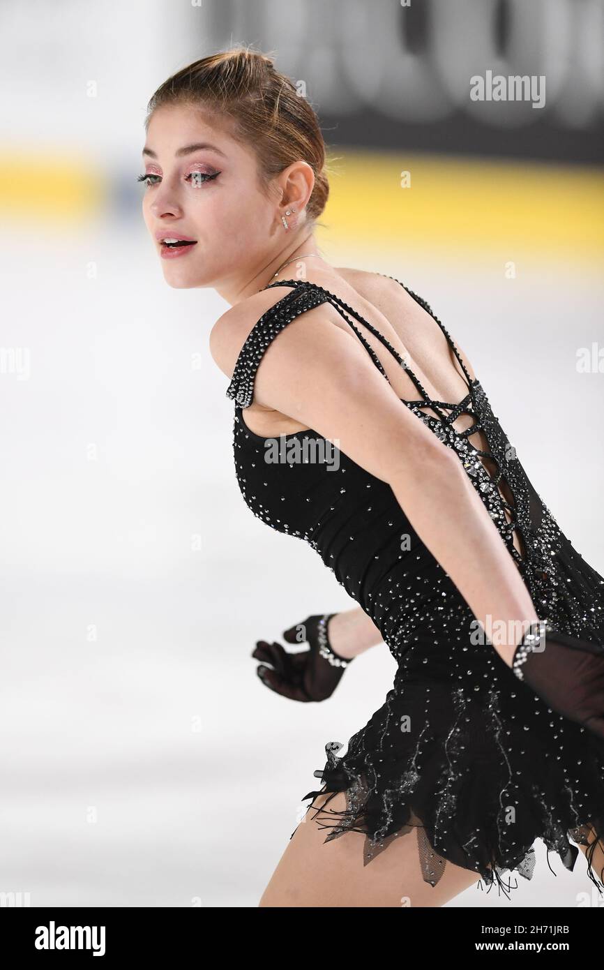 866x1390  Гренобль, Франция. 19 ноября 2021 года. Алена Косторная (Россия), во время программы «Женская короткая программа» на Гран -при ISU фигурного катания - Internationaux de France, в Polesud Ice -Rink Complex, 19 ноября 2021 года.