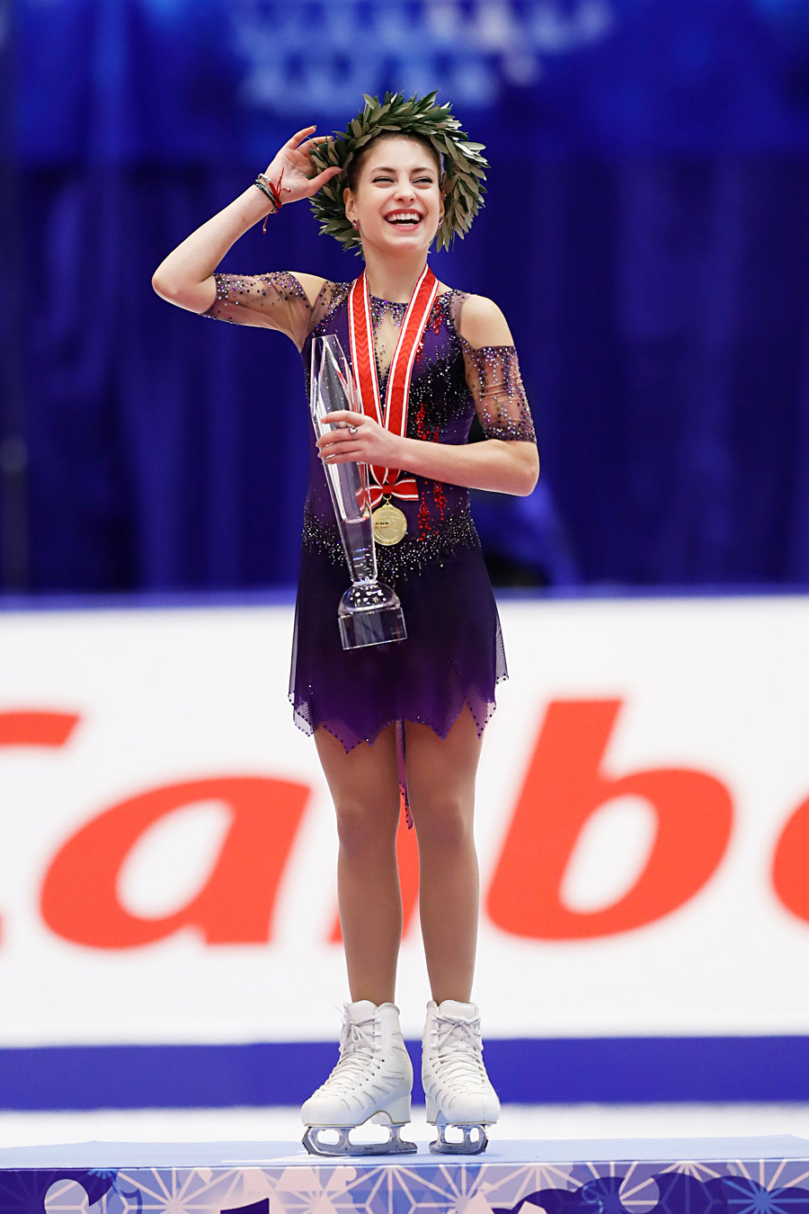 900x1350  Файл: 2019 Internationaux de France в пятницу Ladies SP Group 1 Alena Kostornaia 8d9a6794.jpg - Wikimedia commons