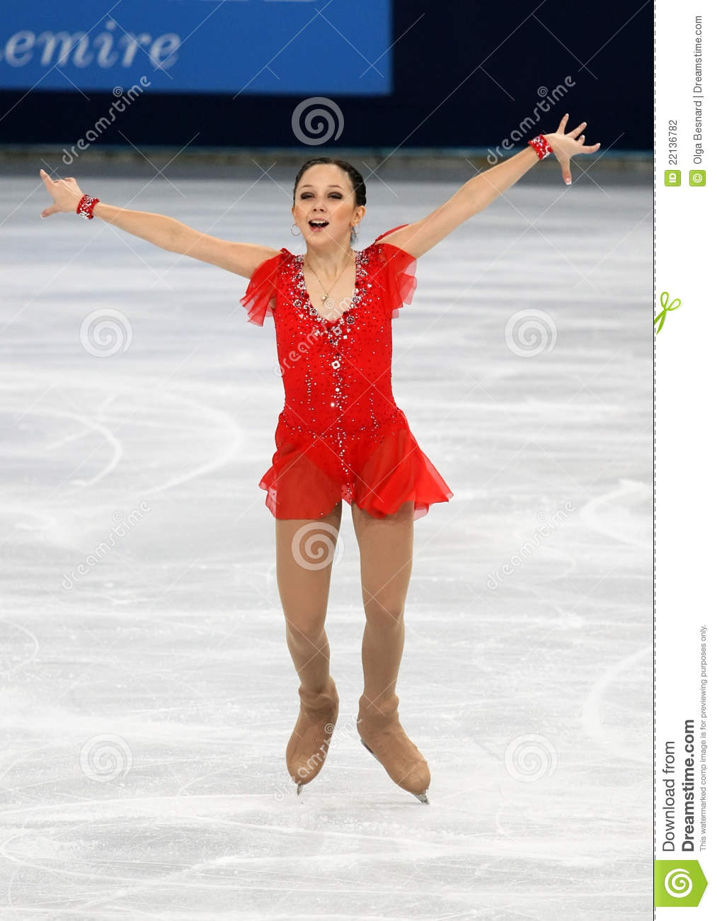 1013x1300  Elizaveta Tuktamysheva из России улыбается после выступления в Фото (фото) | Стелён