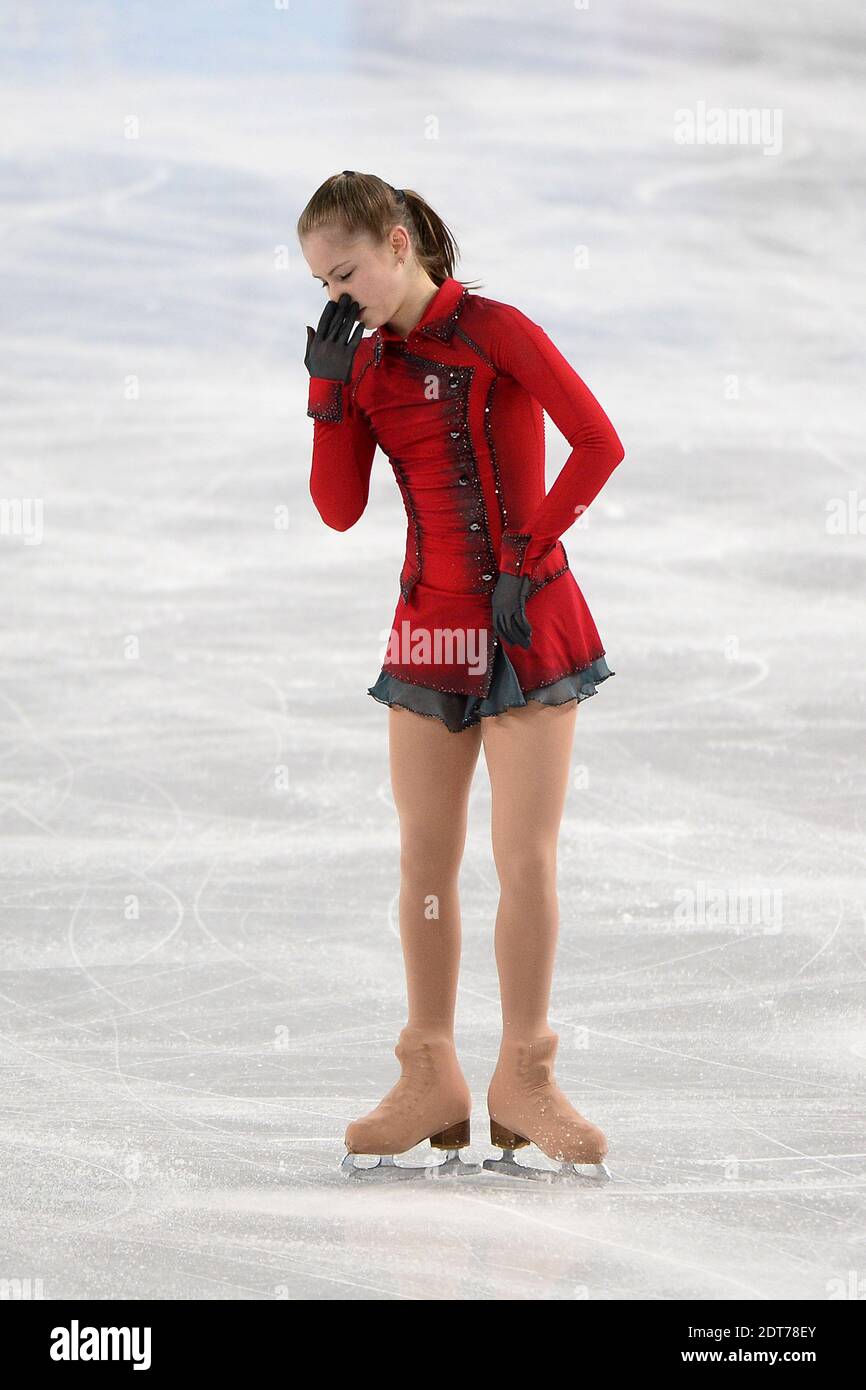 866x1390  Париж 17 ноября Джулия Липницкая Россия Стоковая Фото 122893810 | Shutterstock