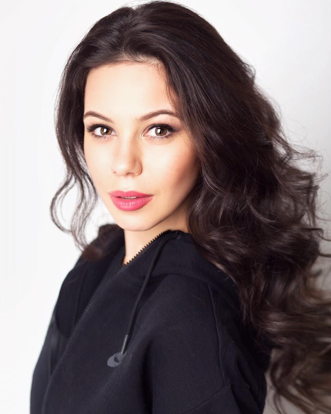 1080x1350  Лучшие и худшие одетые фигуристы на Олимпийских играх