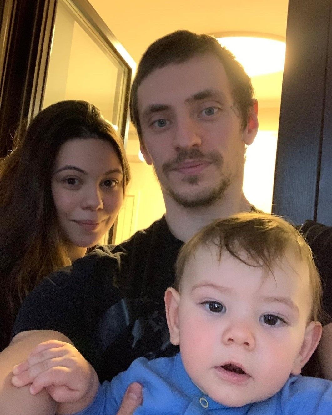 1062x1327  Московские звезды на Icegalati Румынии редакционная фотография - изображение огней, рисунок: 8912876