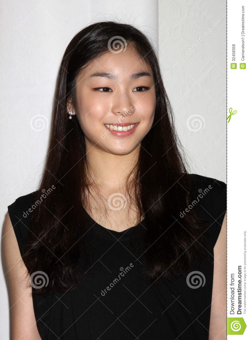 957x1300  Юна Ким Редакция Сток -Фото. Изображение катания, сентябрь - 32458358