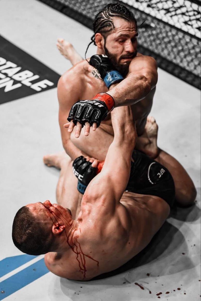 801x1200  Пять раз Хорхе Масвидал уничтожил своих противников в октагоне UFC