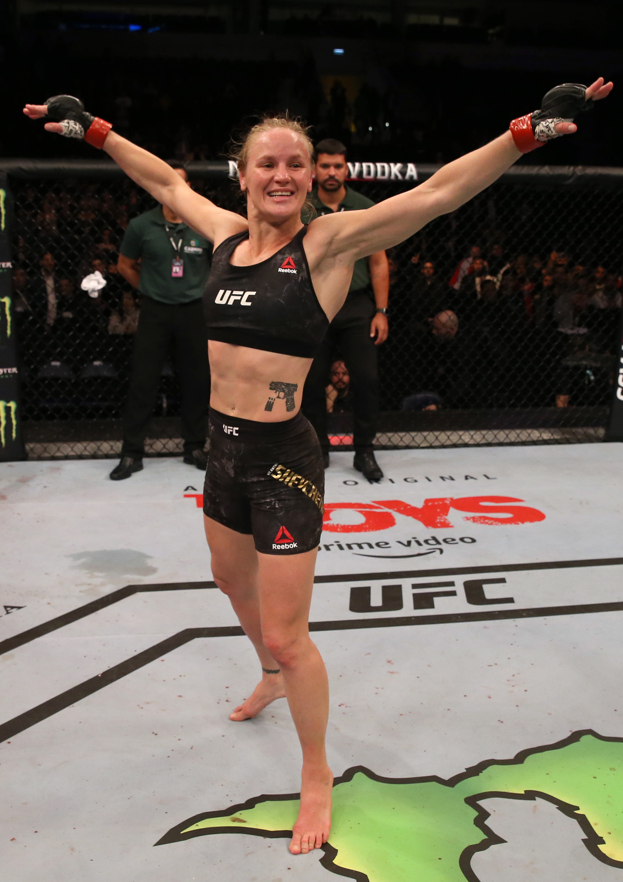 2172x3076  Валентина Шевченко в Instagram: «Моя мама Елена ❤ в моем тренировочном лагере для следующего боя #ufc247 @muaythai_kyrgyzstan_03mmama elena. 👊🏻👊🏻👊🏻 #familymartialarts »