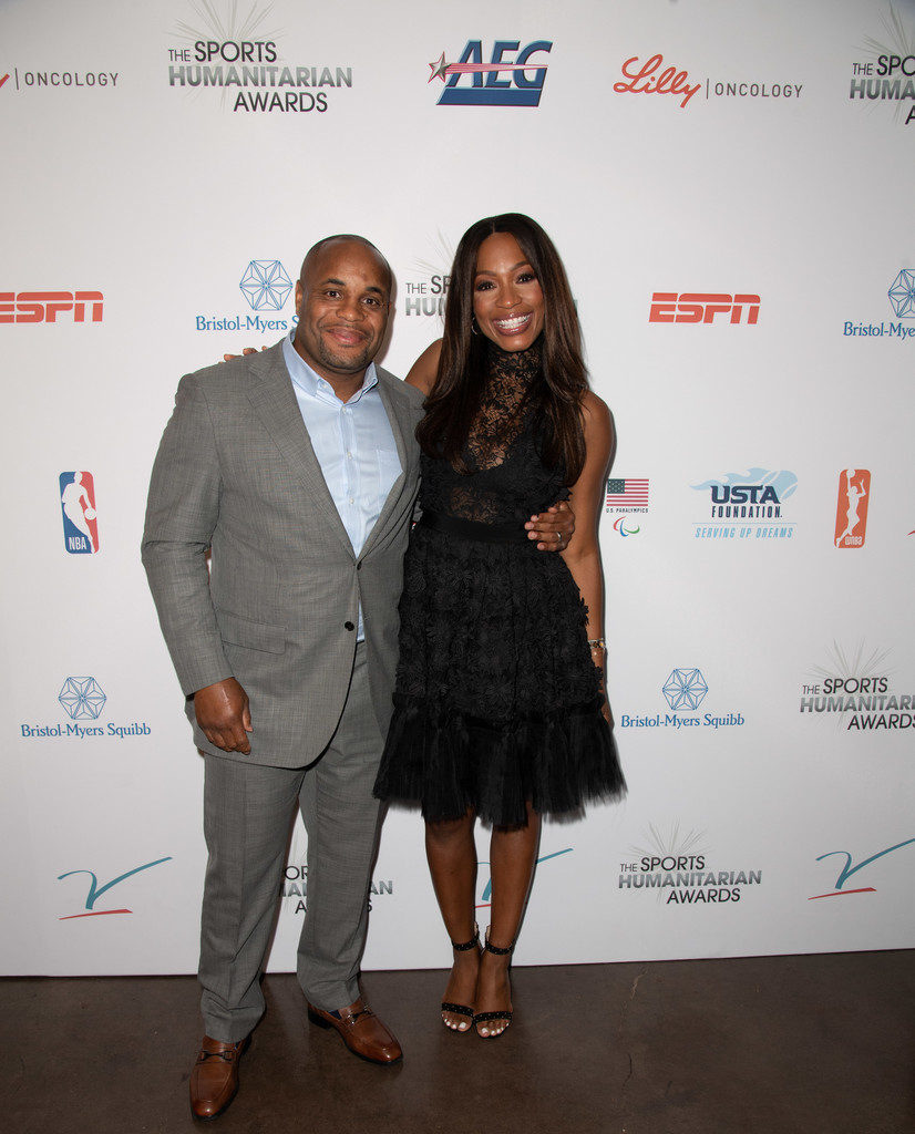 826x1024  Даниэль Кормье против Деррика Льюиса UFC 230 Времена: Часть 1 | Впереди главного события #UFC230, пережив момент Деррика «Черного зверя», Льюис пробился в наши сердца в