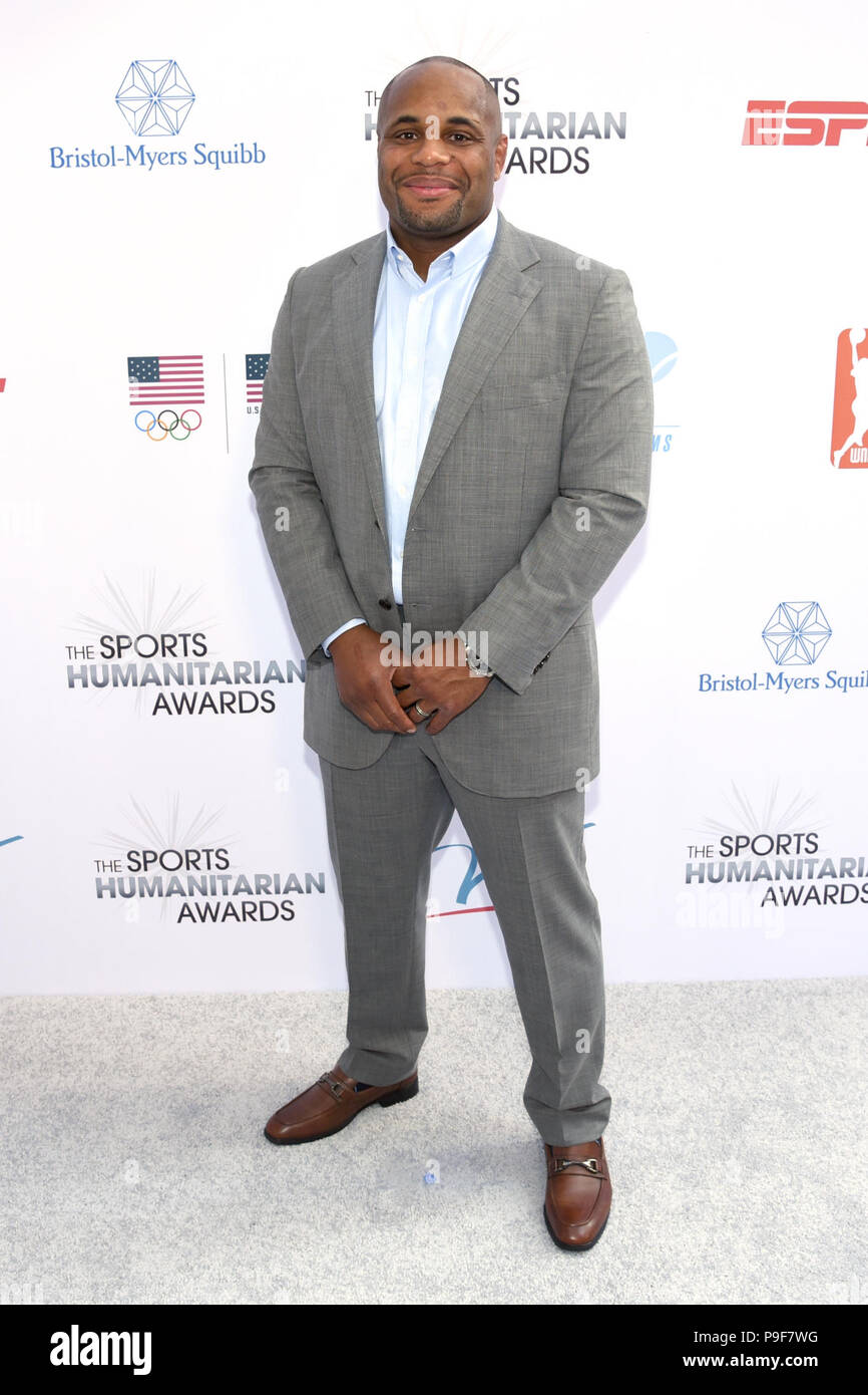 866x1390  UFC 182 Результаты: Джон Джонс побеждает Дэниела Кормье с поздними HD обоями | Pxfuel