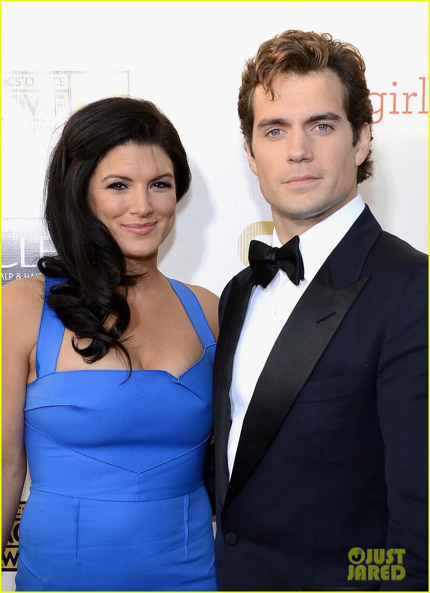 888x1222  Джина Карано горячие бикини изображены ее самые сексуальные взгляды Дэдпула