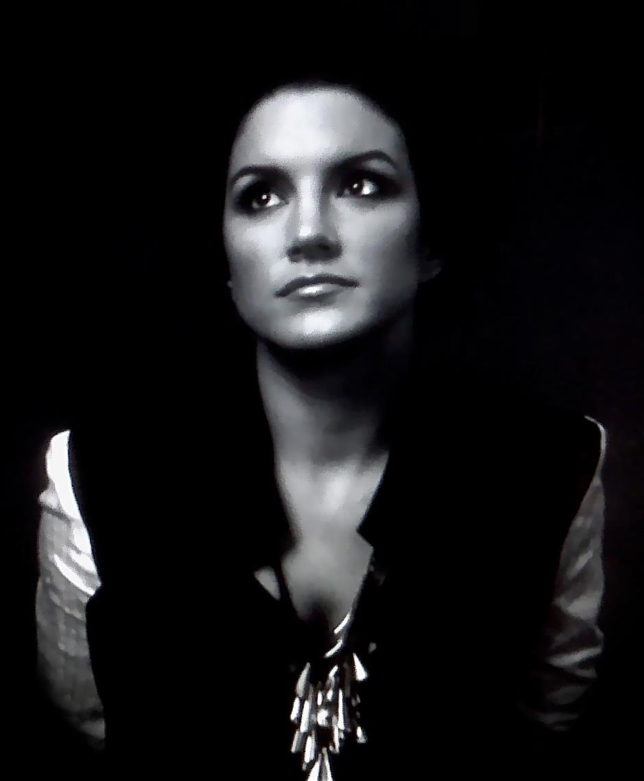 939x1139  Джина Карано на высоких каблуках обои для 1170x2532