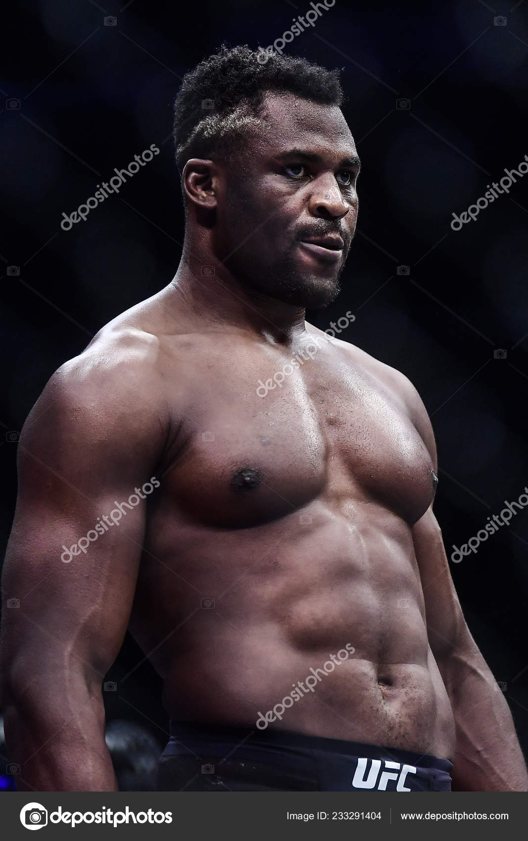 1067x1700  Фрэнсис Нганну Стоковые Фото, Роялти Фрэнсис Нганну Изображения | Депозитфотос