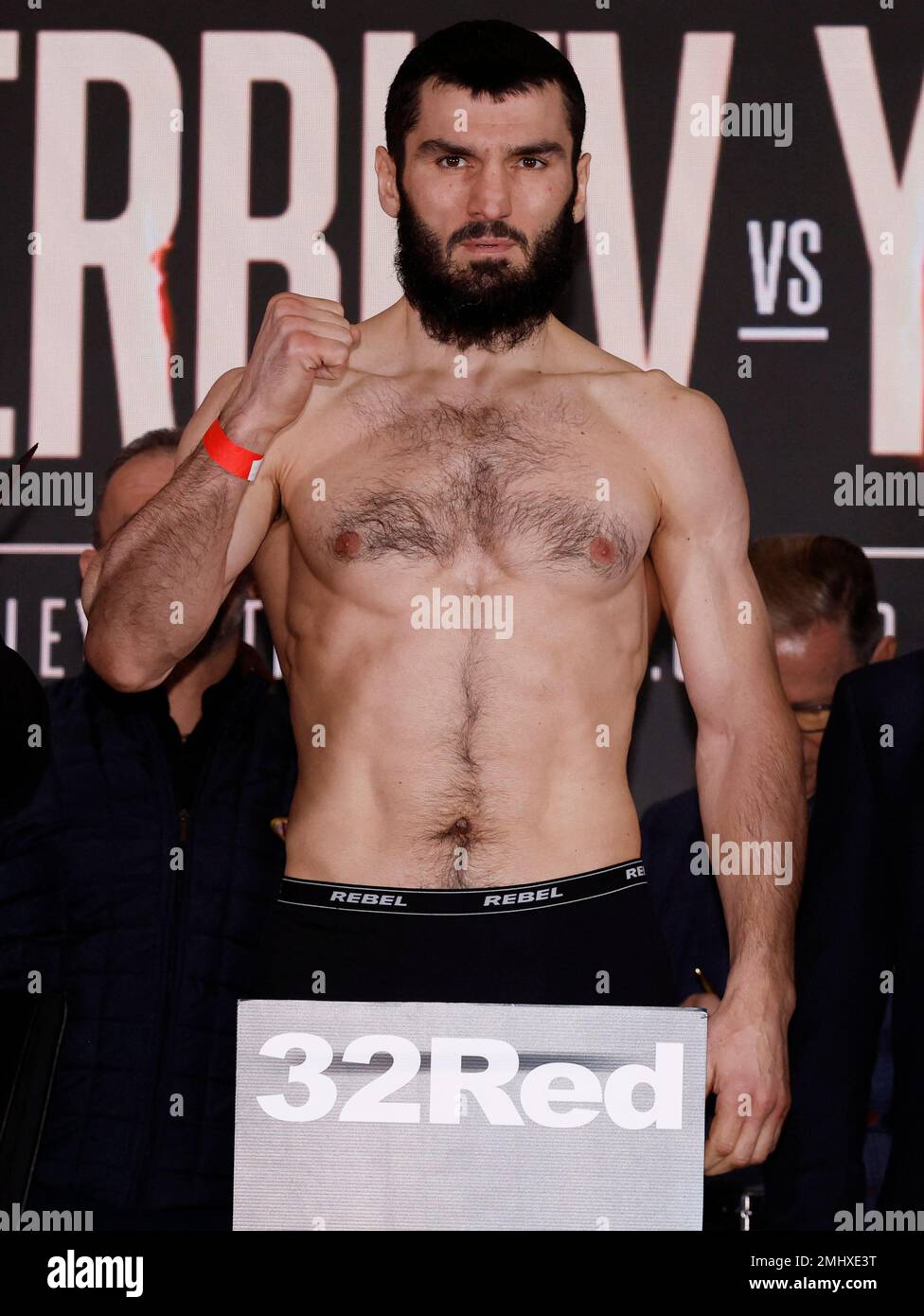 976x1390  ESPN Ringside в Твиттере: \ "Артур Бетербиев был все улыбкой после его победы 😄 #beterbievsmith https: //t.co/plykwqugyj \"/Twitter