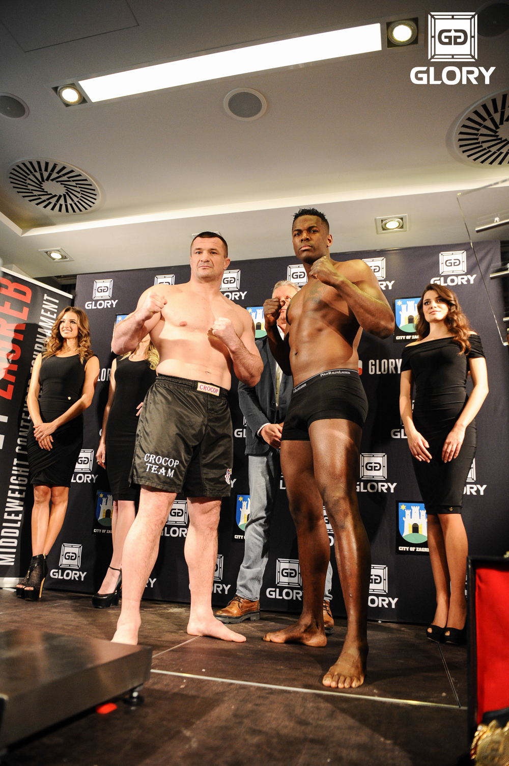 1000x1503  Скачать Frank Mir Victory UFC Match обои | Wallpapers.com