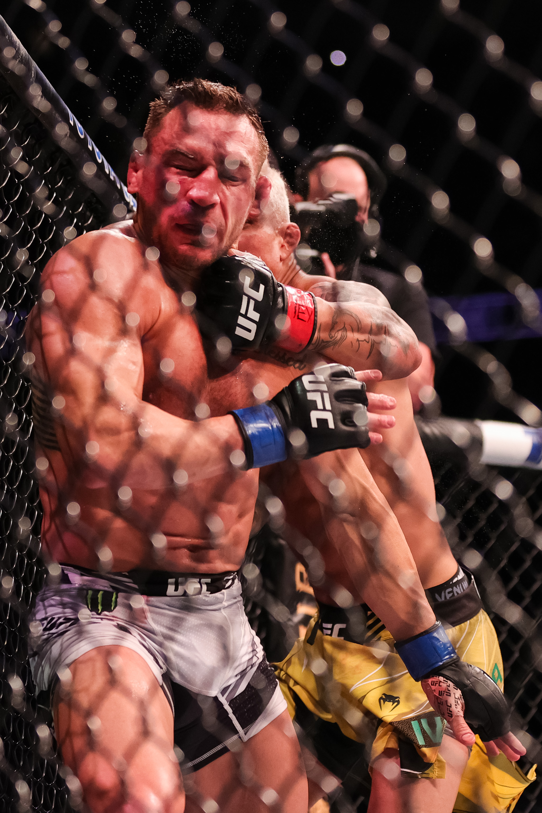 2051x3078  Камару Усман, Роуз Намаджунас держит ремни в UFC 268 в Нью -Йорке | Лас-Вегас Обзор-Журнал