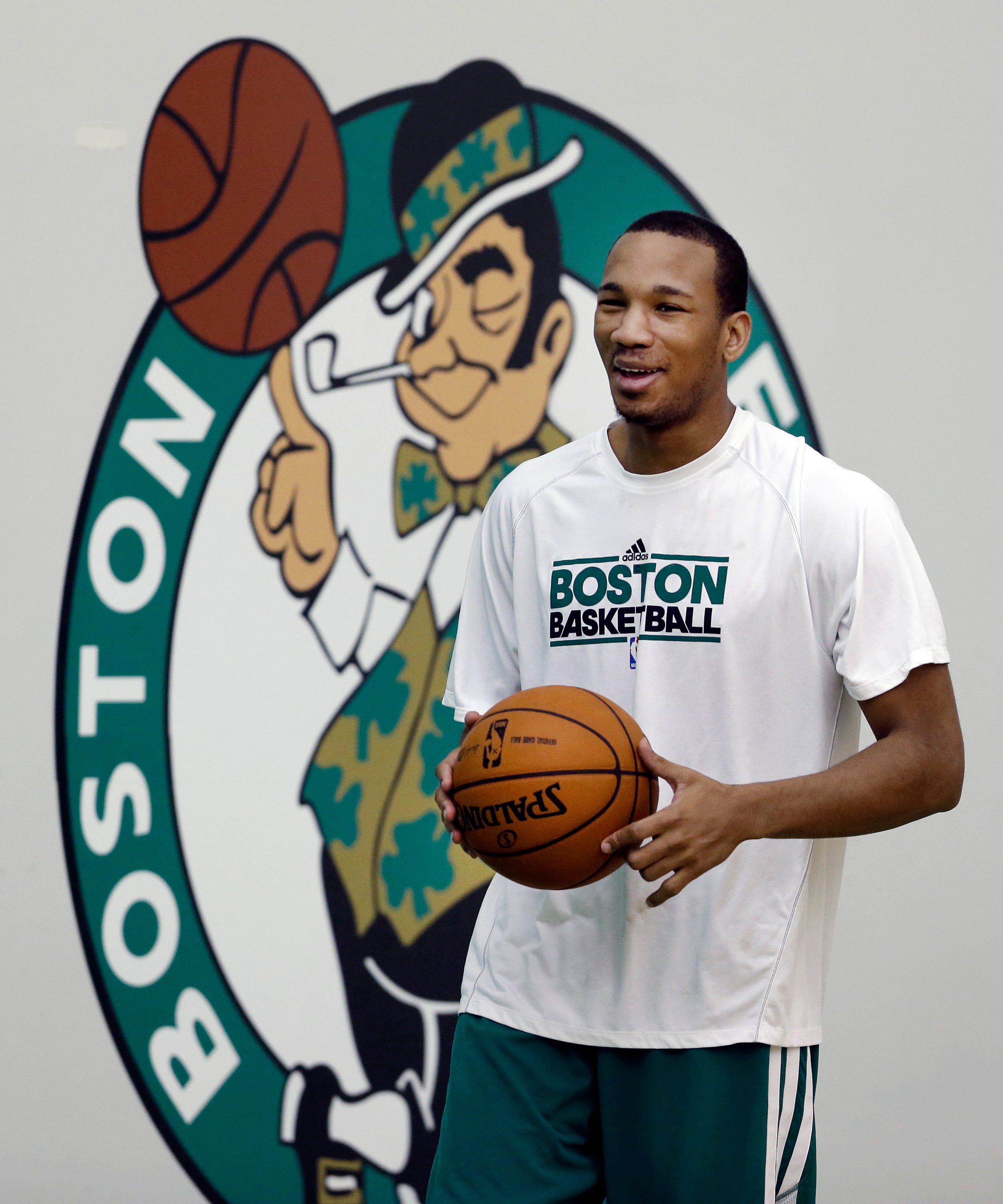 2640x3168  Селтикс Брэдли, Уилкокс добивается прогресса