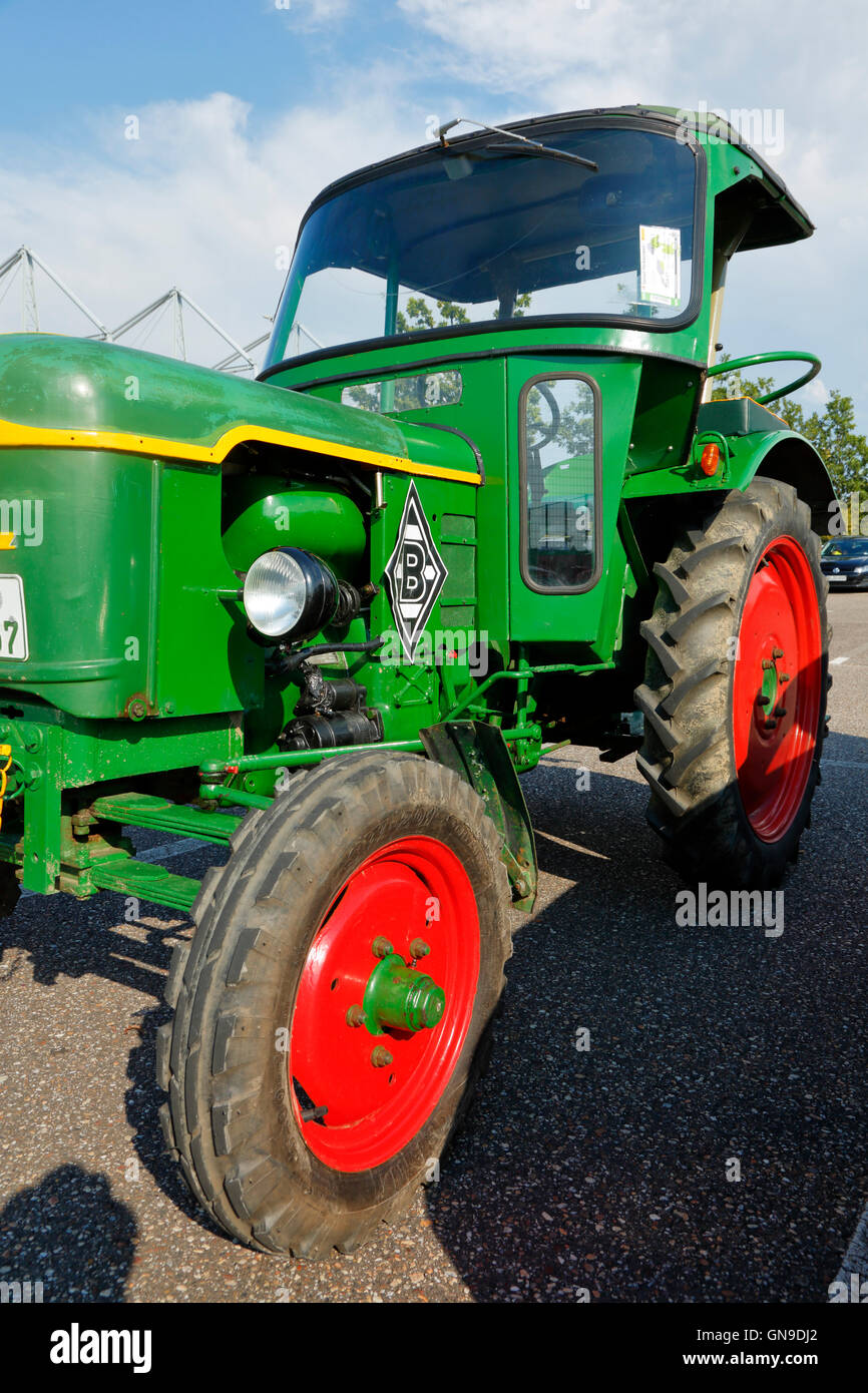 866x1390  Traktor Arena Hi -Res stock Photography и Images - Alamy