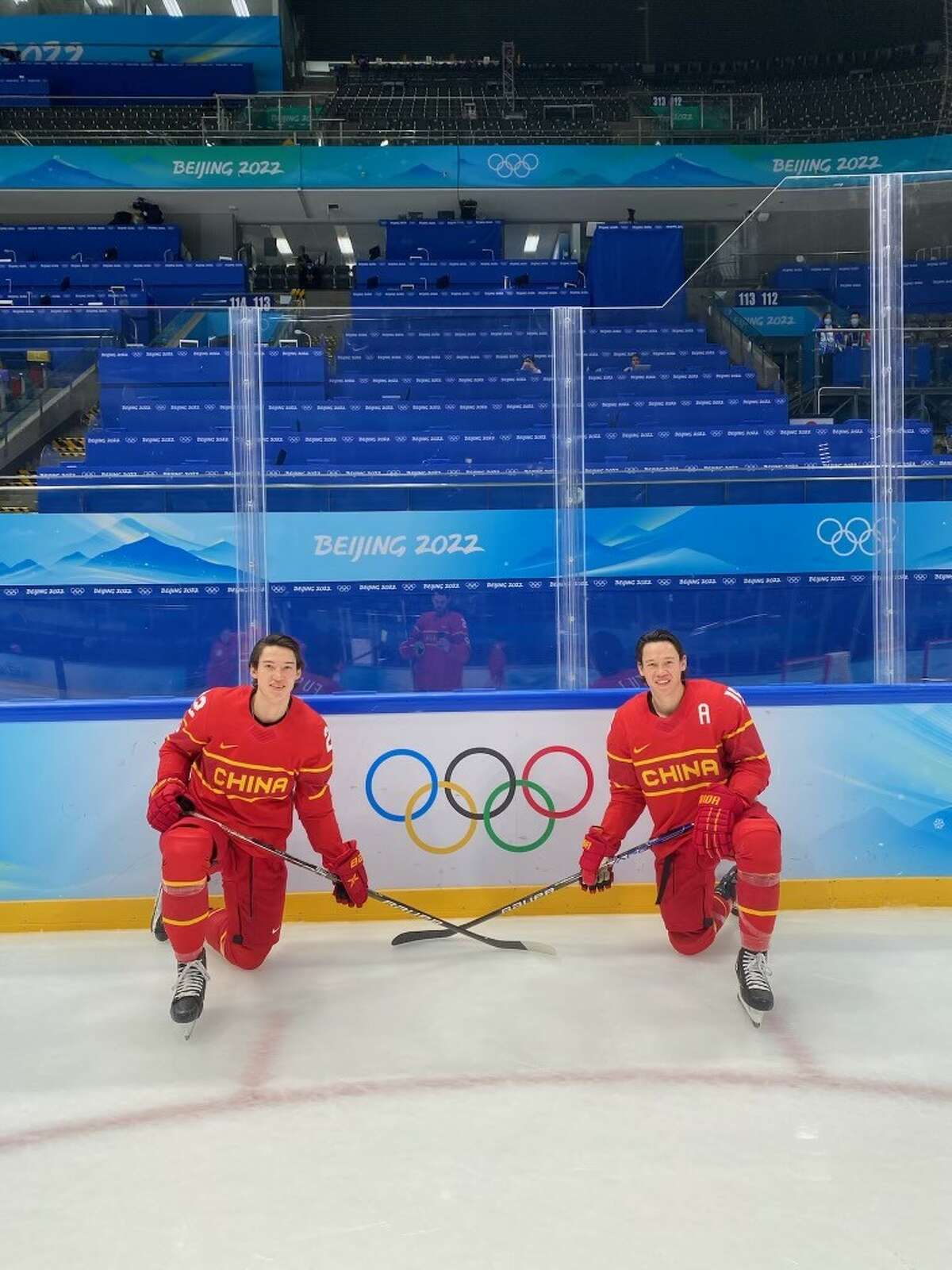 1200x1600  Brothers's Foo Brothers's Union Hockey разделяет олимпийскую мечту, играя за Китай