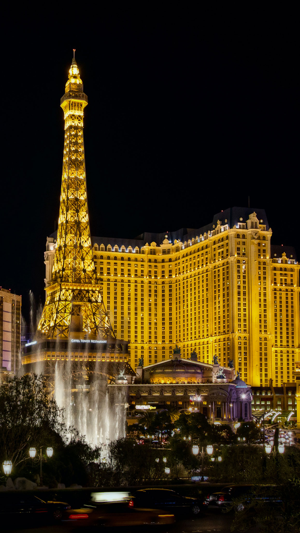 1242x2208  Las Vegas Eiffel Iphone 3wallpapers Parallax Las Vegas - Paris Hotel And Casino - 1242x2208 - Скачать HD обои - WallpaperTip