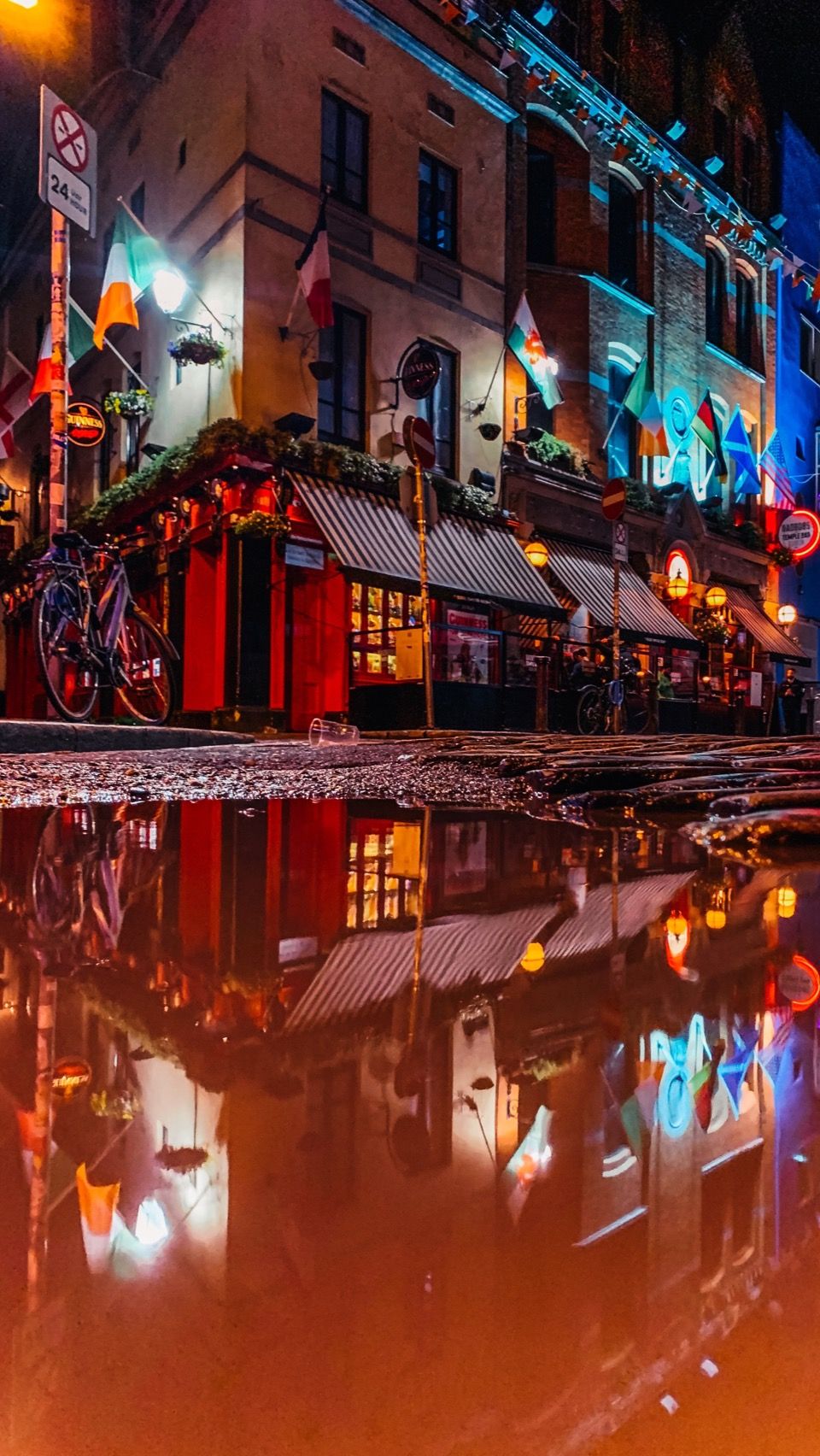 960x1704   Сцена паба в Дублине, Ирландия! Смотрите больше от @katia_mi в приложении Steller. # ДублинИрландия # ДублинИрландияФотография… | Городская эстетика Городская фотография Чудо искусства