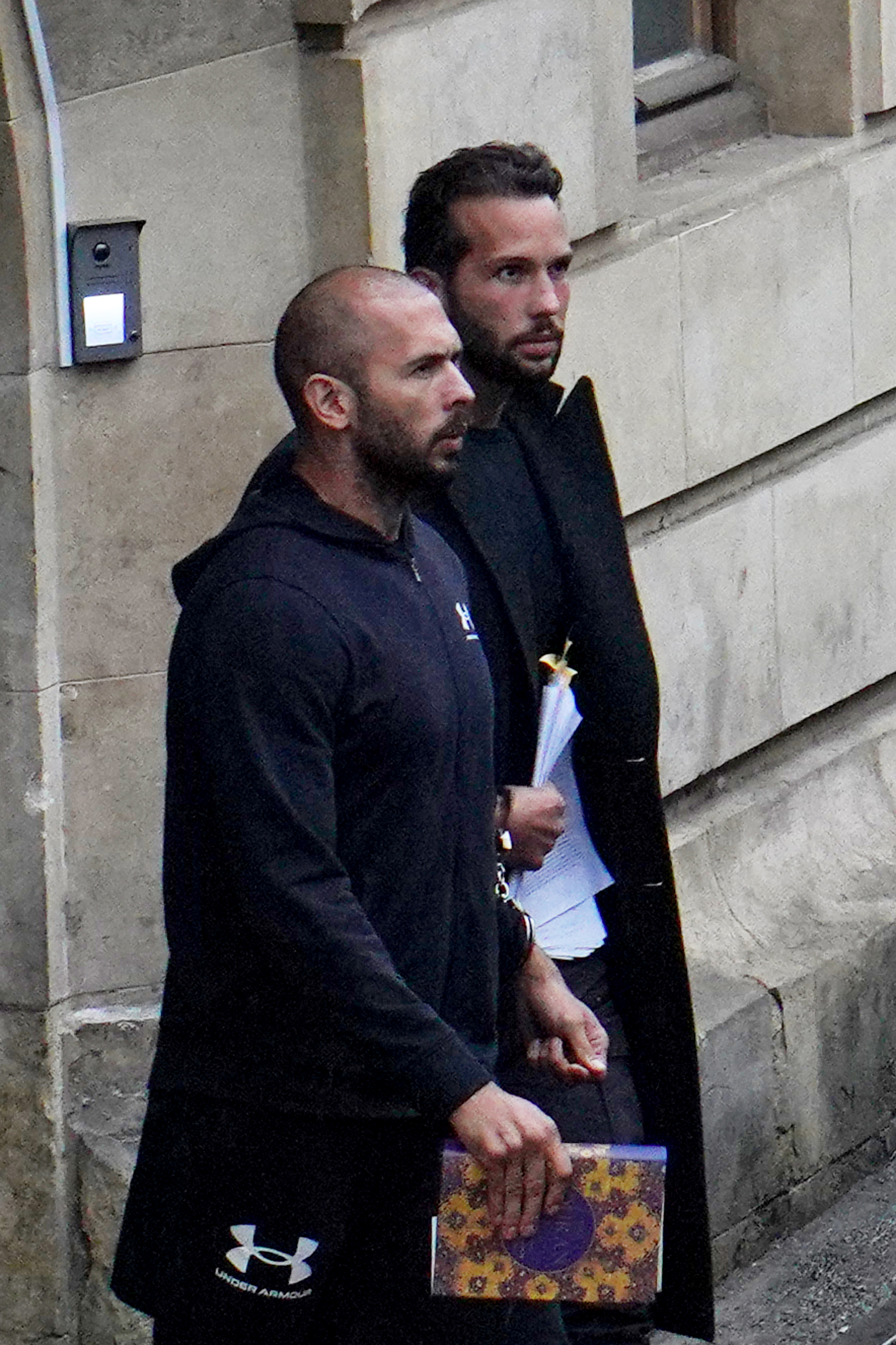 2000x3000  Эндрю Тейт взрывает Логан Пол из румынской тюрьмы