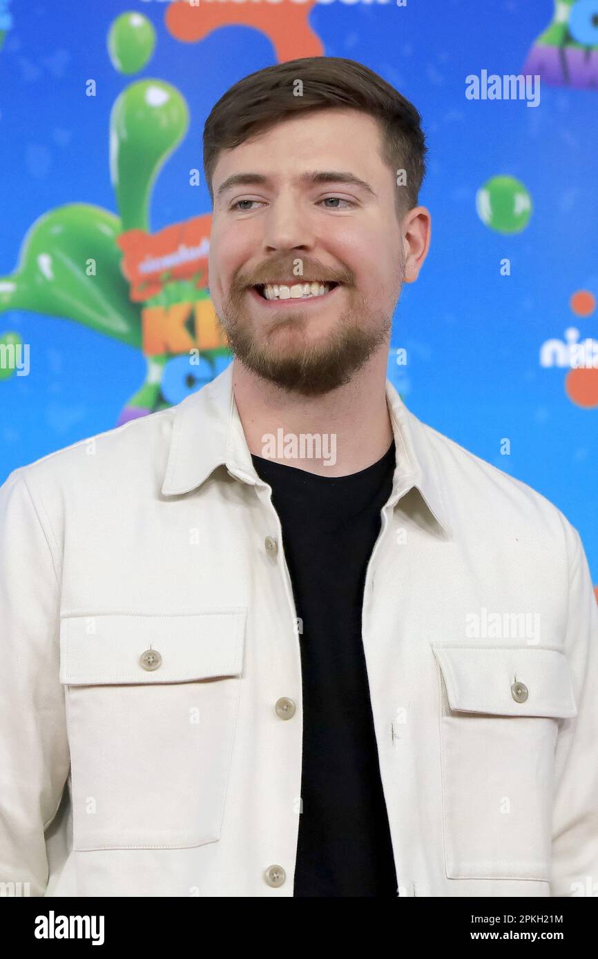 866x1390  Джимми Дональдсон (Mrbeast) Hi -Res stock Photography и Images - Alamy