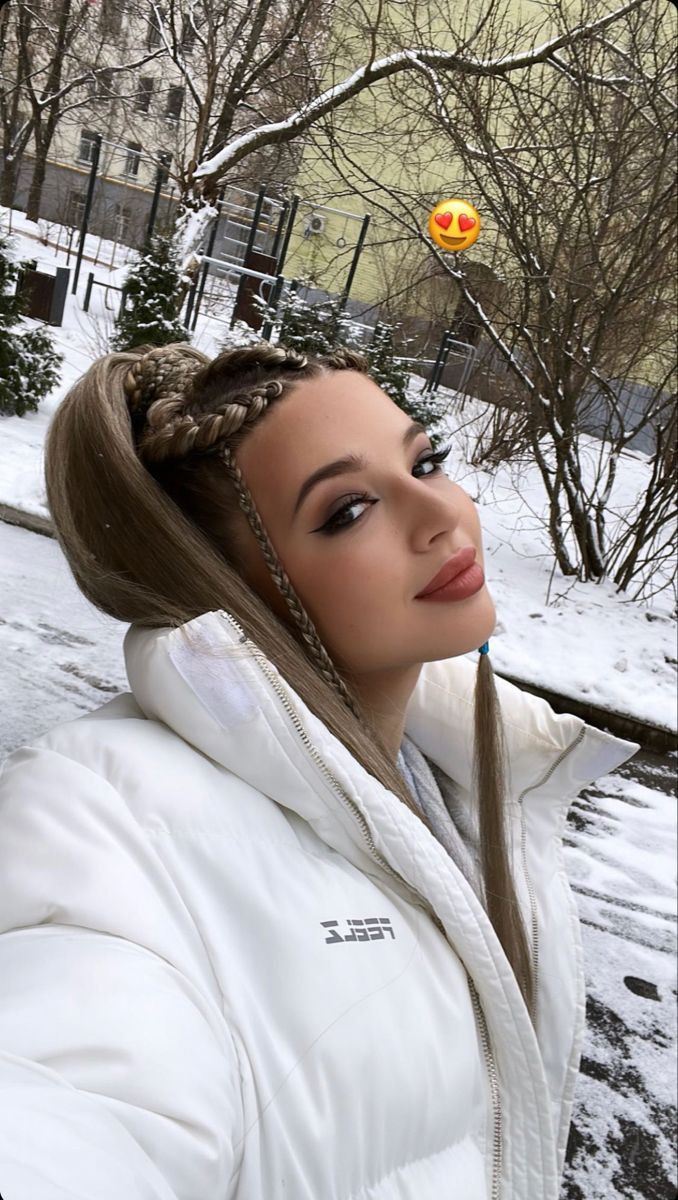 678x1200  Аня Покров 🤍🔥 | Блоггерский стиль, Хорошая девочка, Гламурная фотография