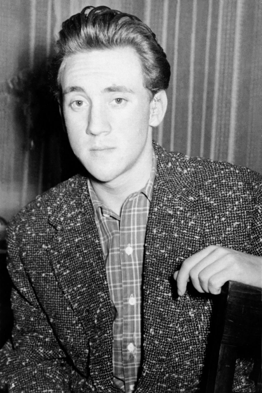 1000x1501  85 лет со дня рождения Владимира Высоцкого: редкие фото большого артиста