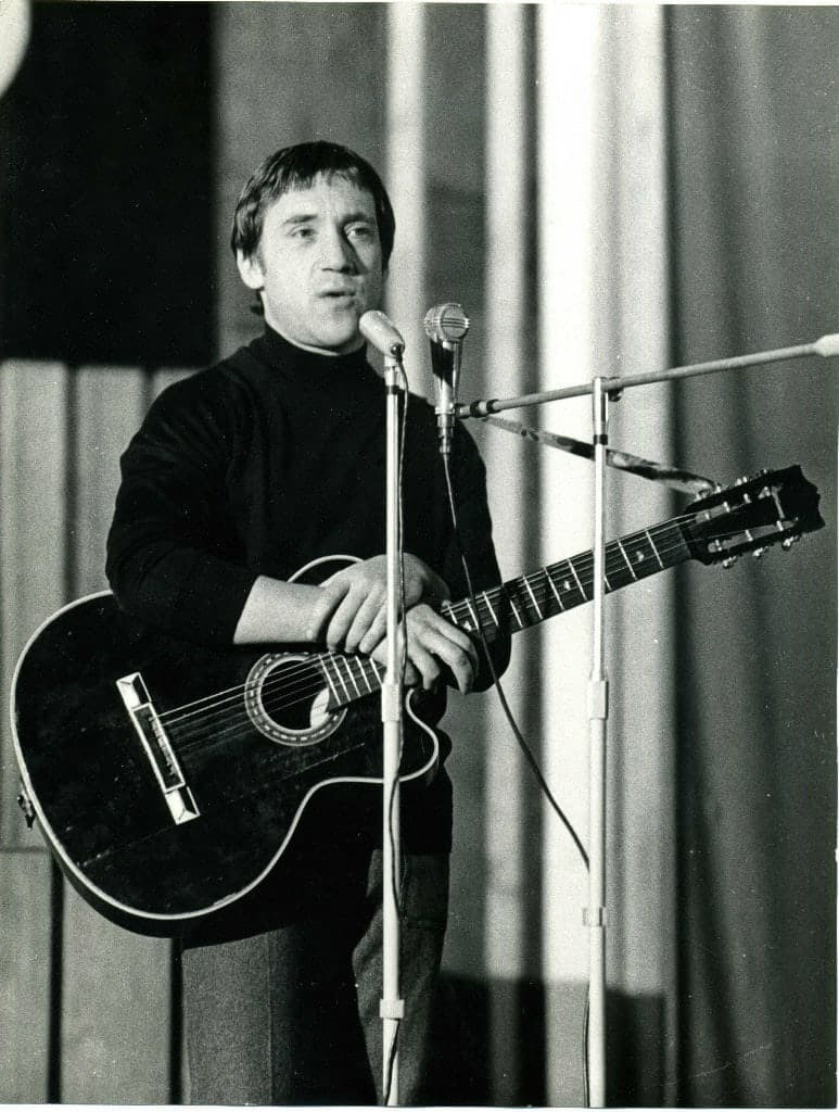 773x1024  Владимир Высоцкий — биография, личная жизнь, фото, причина смерти, фильмы,  концерты, памятник, дата рождения - 24СМИ