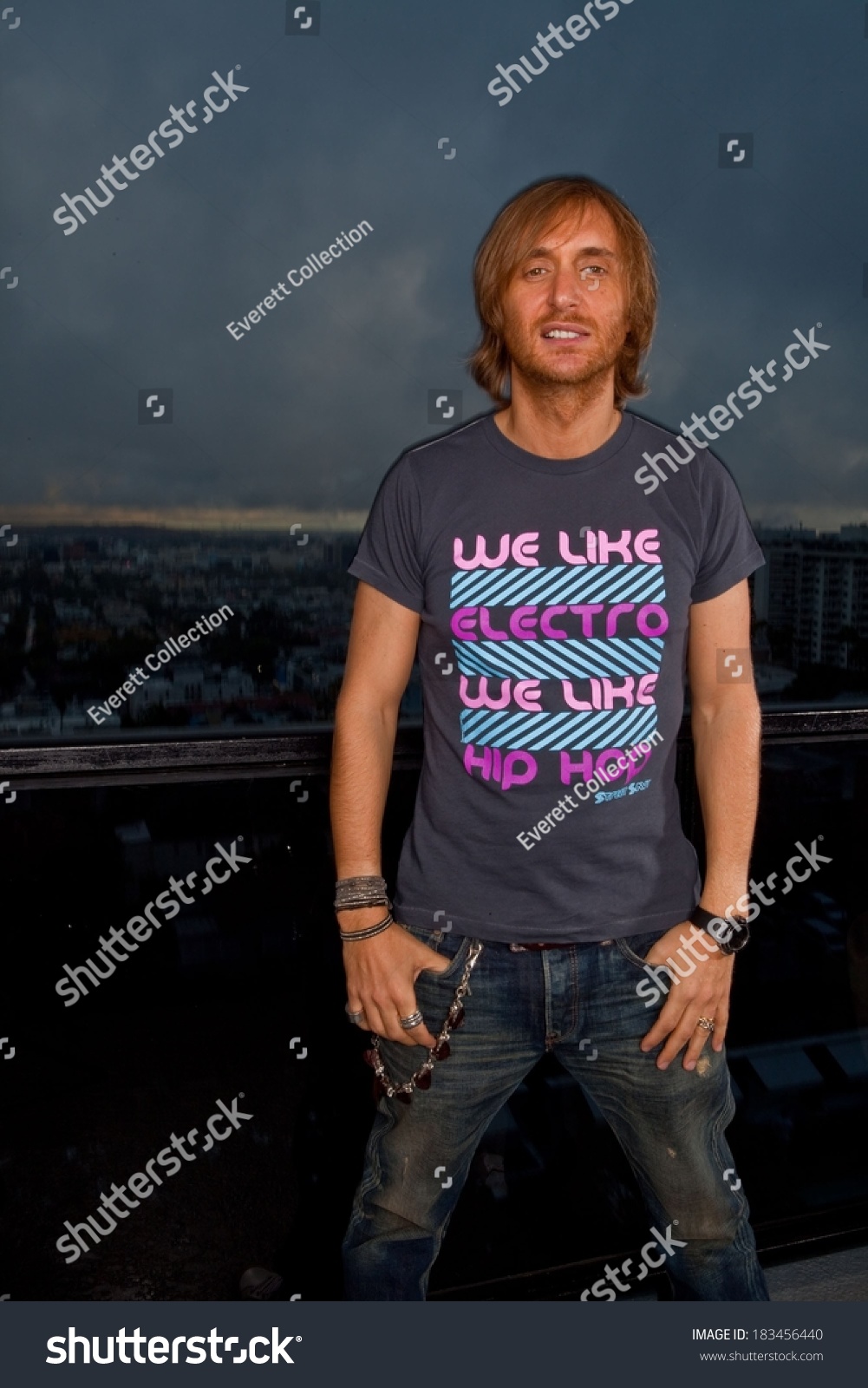 1001x1600  Дэвид Гетта позирует эксклюзивные портреты stockfoto 183456440 | Shutterstock