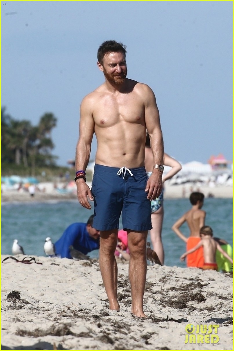 808x1209  DJ David Guetta Bares разорванное пляжное тело по адресу 51: фото 4185300 | Бикини, Дэвид Гетта, Джессика Ледон, Фотографии без рубашки | Просто Джаред: Новости развлечений