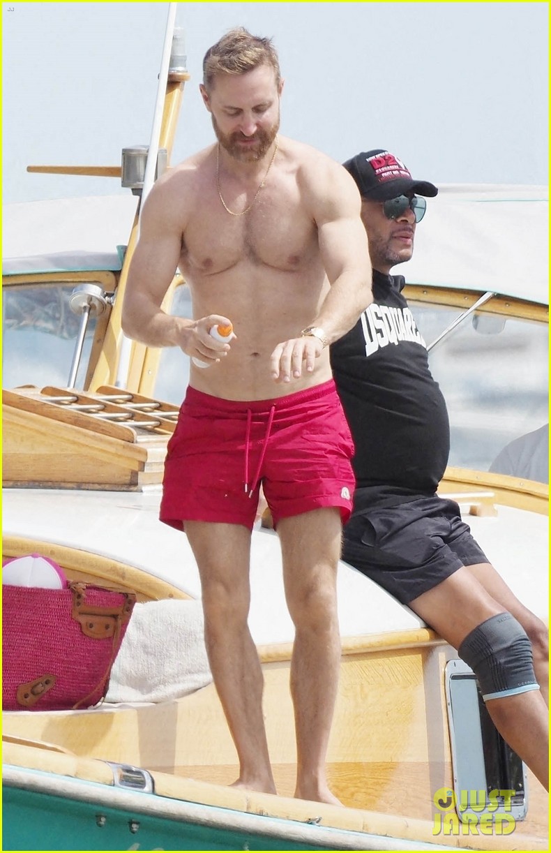 790x1222  Дэвид Гетта выглядит Бафф, висящая со своей женой \ U0026 детей во Франции: Фото 4471523 | Кэти Гетта, Дэвид Гетта, Фотографии без рубашки | Просто Джаред: Новости развлечений