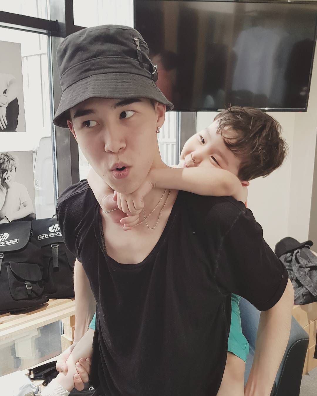 1080x1350  Образец библиотеки | Исключительно для профессионалов дизайна и спецификаторов