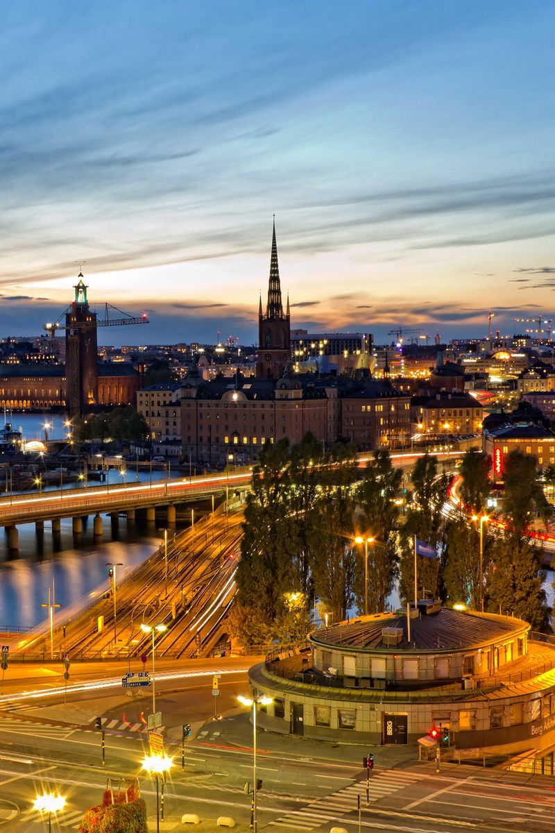 800x1200   Скачать обои 800x1200 Стокгольм, Швеция, вечерние огни города iphone 4s / 4 for parallax hd background